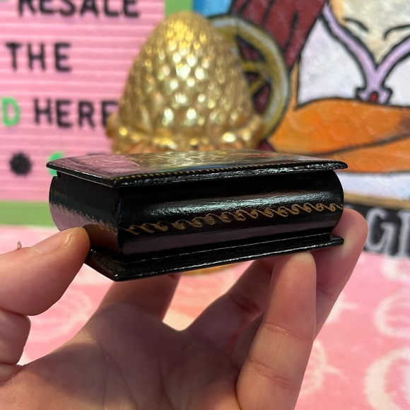VTG Hand-painted USSR Black Lacquer Trinket Jewelry Box - Picture 3 of 6